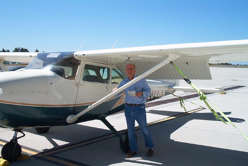 February.jpg - Checking out the rental Cessna 172.  I'm about to fly my wife to Albuquerque from Flagstaff, in May 2006.